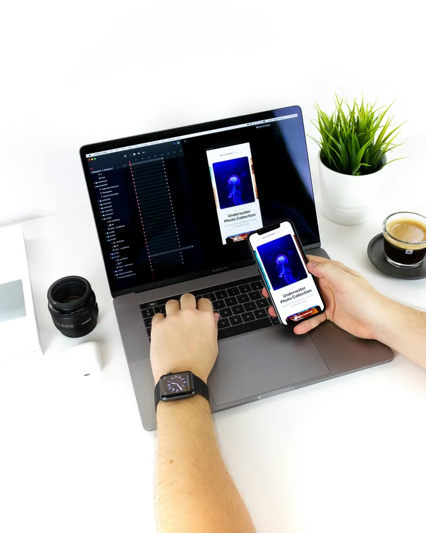 Ноутбук и смартфон с интерфейсами